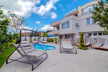 Sea Twins Luxury Aparthotel - 150 m from the beach