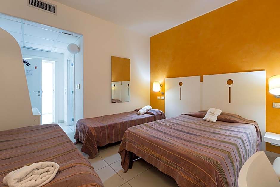 Zdjęcie 1 z 5 — Quadruple Room