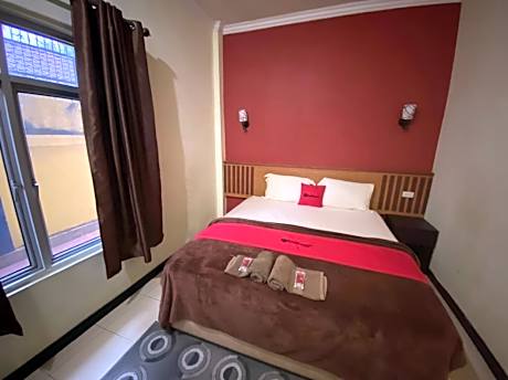 RedDoorz Plus Syariah @ Jalan Syiah Kuala Banda Aceh