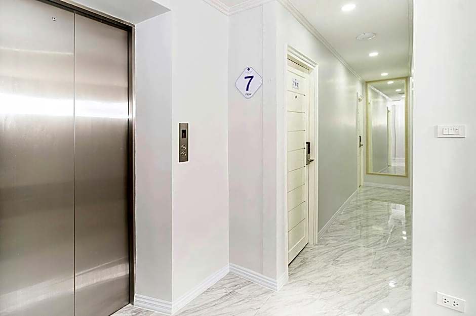 De Lavender Bangkok Hotel