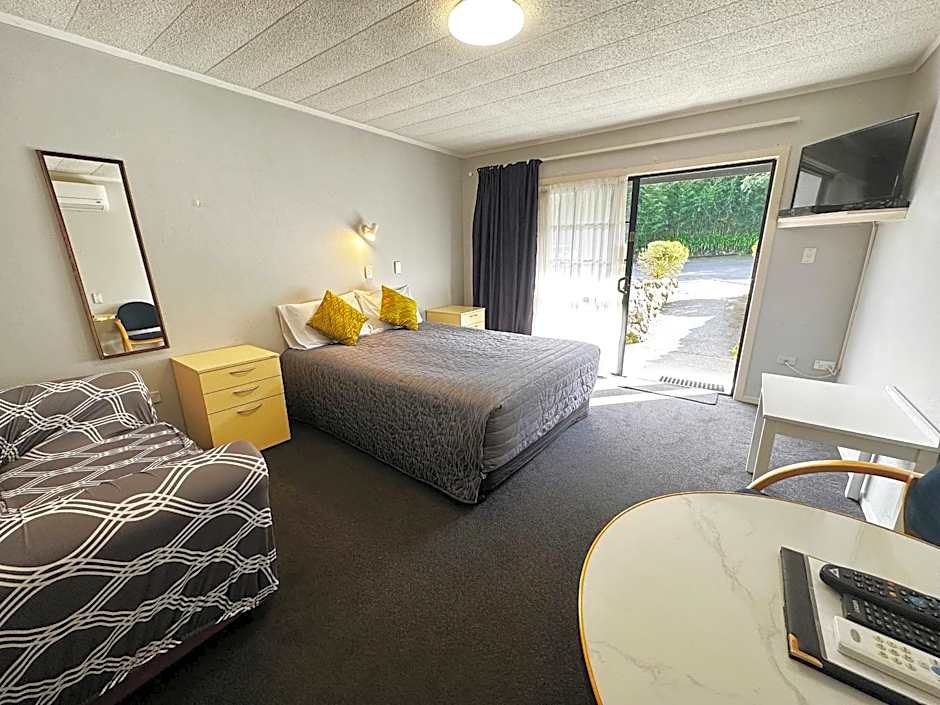 Kingswood Manor Motel