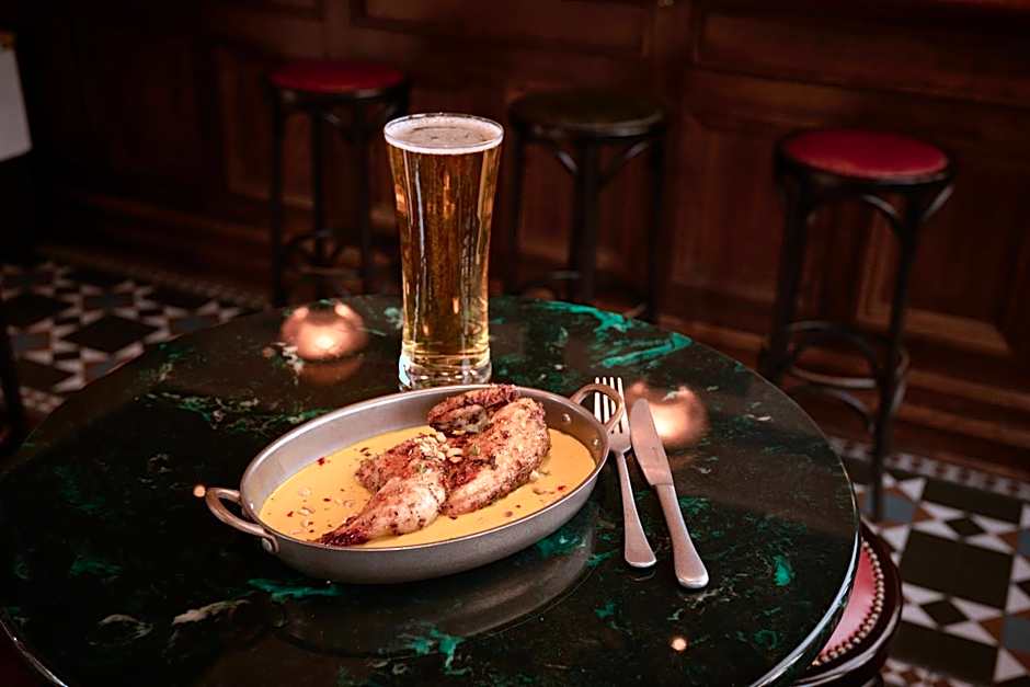 THE KNIGHT OF NOTTINGHILL