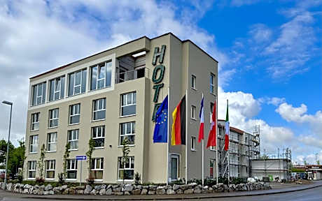 Highway Hotel