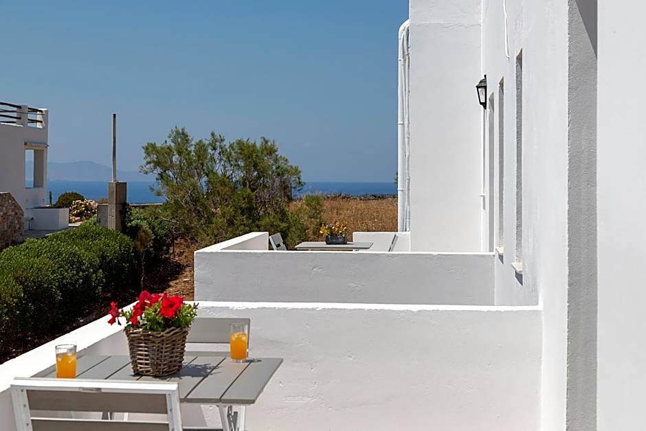 Chrysonisos Suites with Sunset & Seaviews near Kini