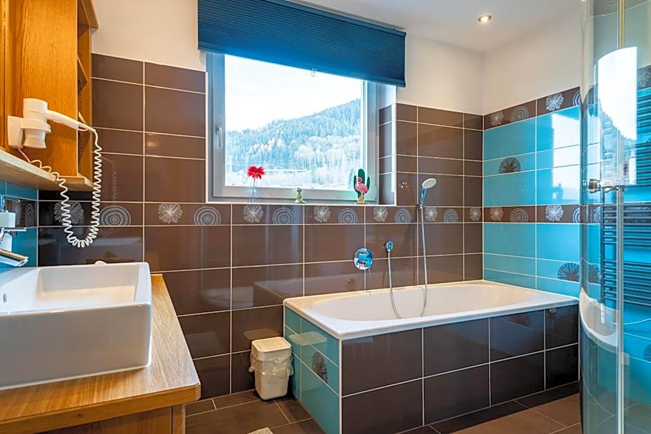 Elinas Mountain Views