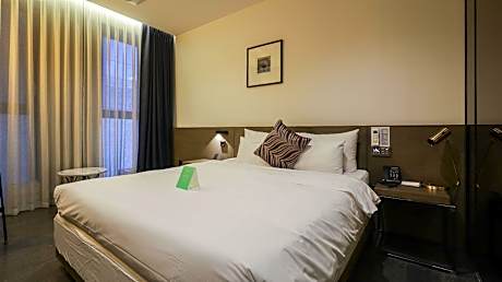Superior King - Tax refund available at hotel