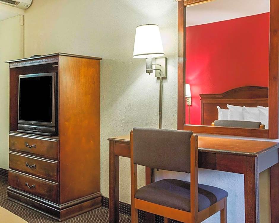 Econo Lodge Atlanta College Park