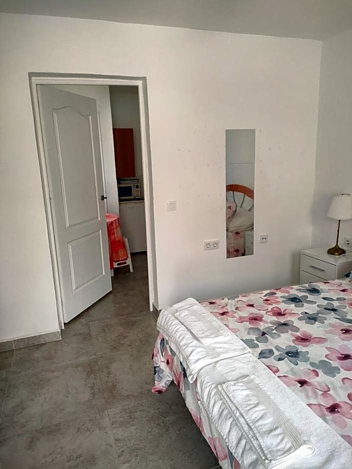 Alba 2 apartamento y Alba 3 habitación con baño