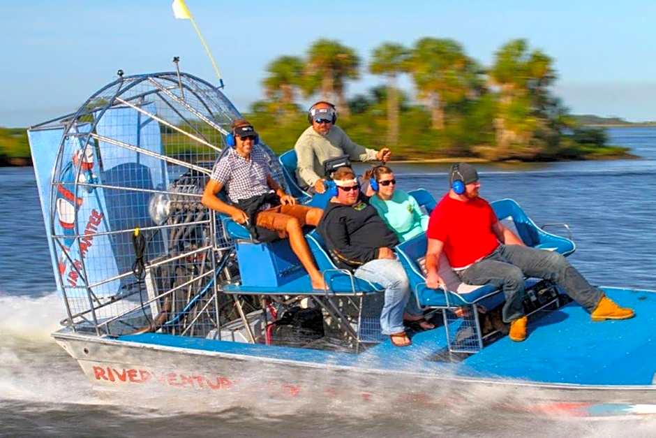 Riverfront Treetop Bungalow