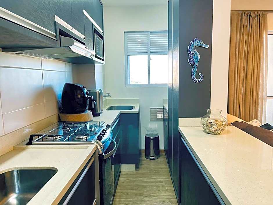 Apto 6º andar, 200m praia, 15min Beto Carrero, 2 quartos, sacada com churrasqueira