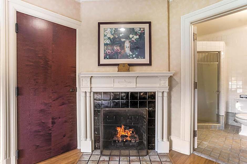 Traditions Hotel & Spa Johnson City - Binghamton, an Ascend Collection Hotel