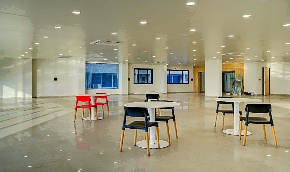 Treebo Grand Lotus - 3 Km From Textile Market