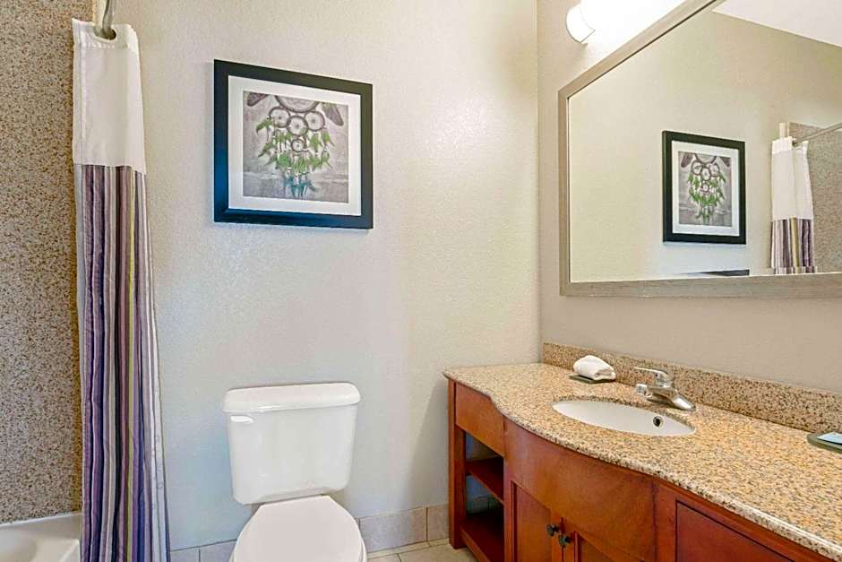 La Quinta Inn & Suites by Wyndham Ada