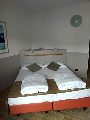 Double or Twin Room with Lake View