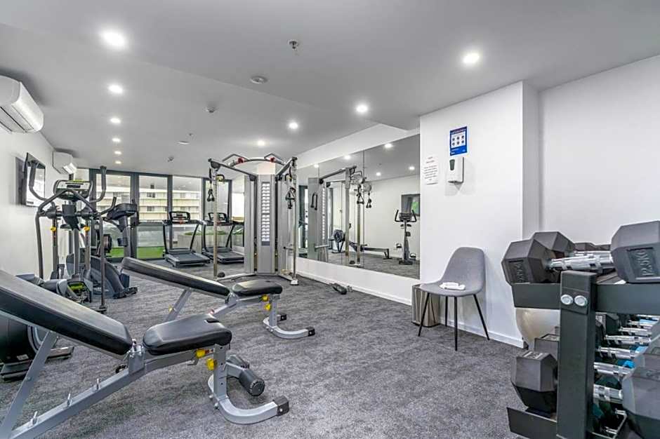 Modern 2BR Apartment in the Heart of the City - Hosted by Canstay