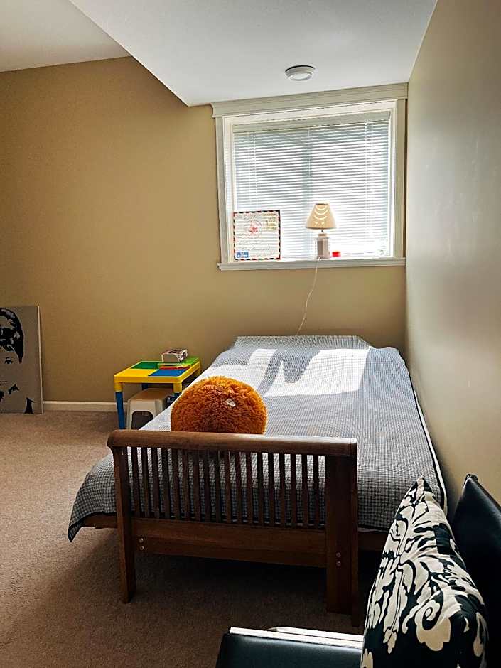 Peaceful and Spacious Lake View