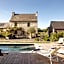Manoir de la Nogrie - Chambre de charme avec accès privatif - Piscine chauffée sur domaine 5 étoiles à la campagne