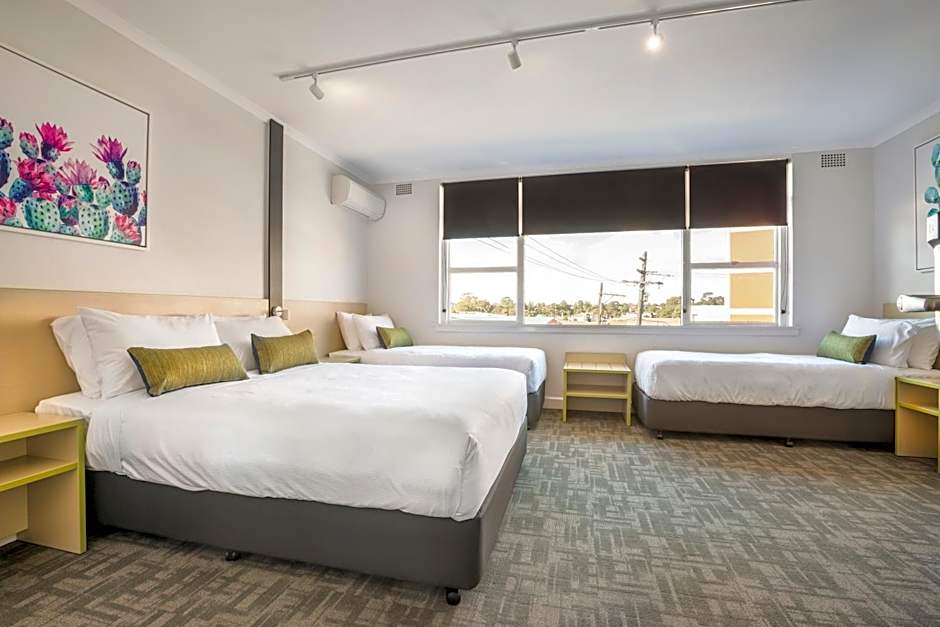 Nightcap at Hume Hotel