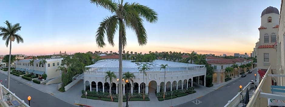 Palm Beach Historic Hotel with Juliette Balconies! 2 blocks from beach!
