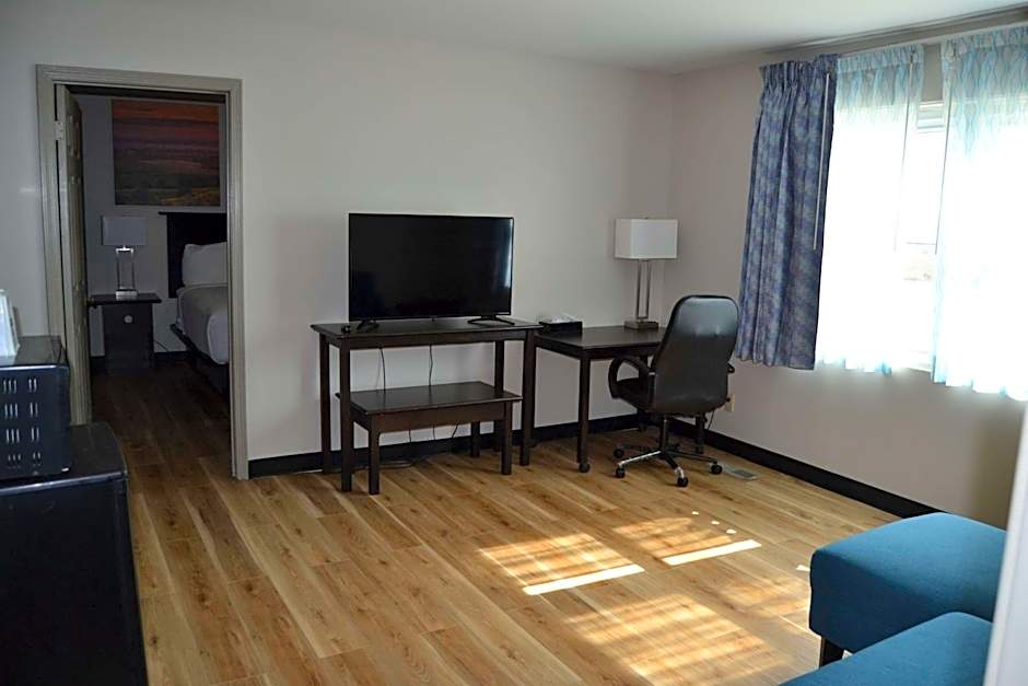 Days Inn and Suites by Wyndham Sikeston