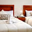 La Lola Hotel & Suites