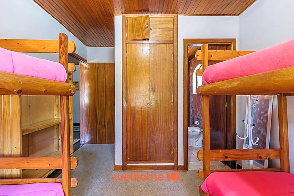 Casa em Campos do Jordão com Varanda e Lareira