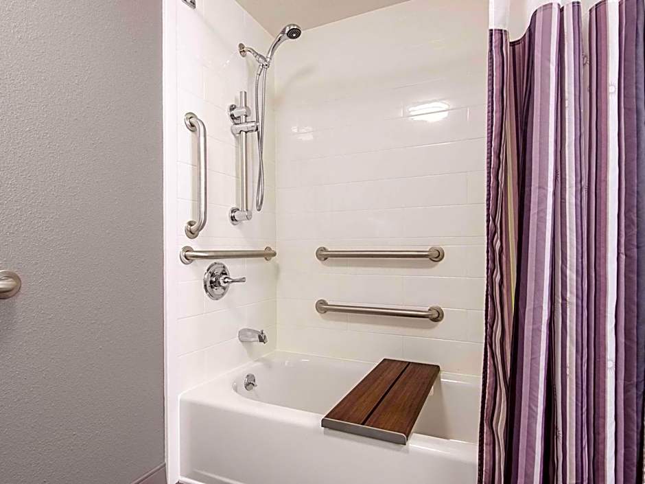 La Quinta Inn & Suites by Wyndham Portland DT/Maine Med