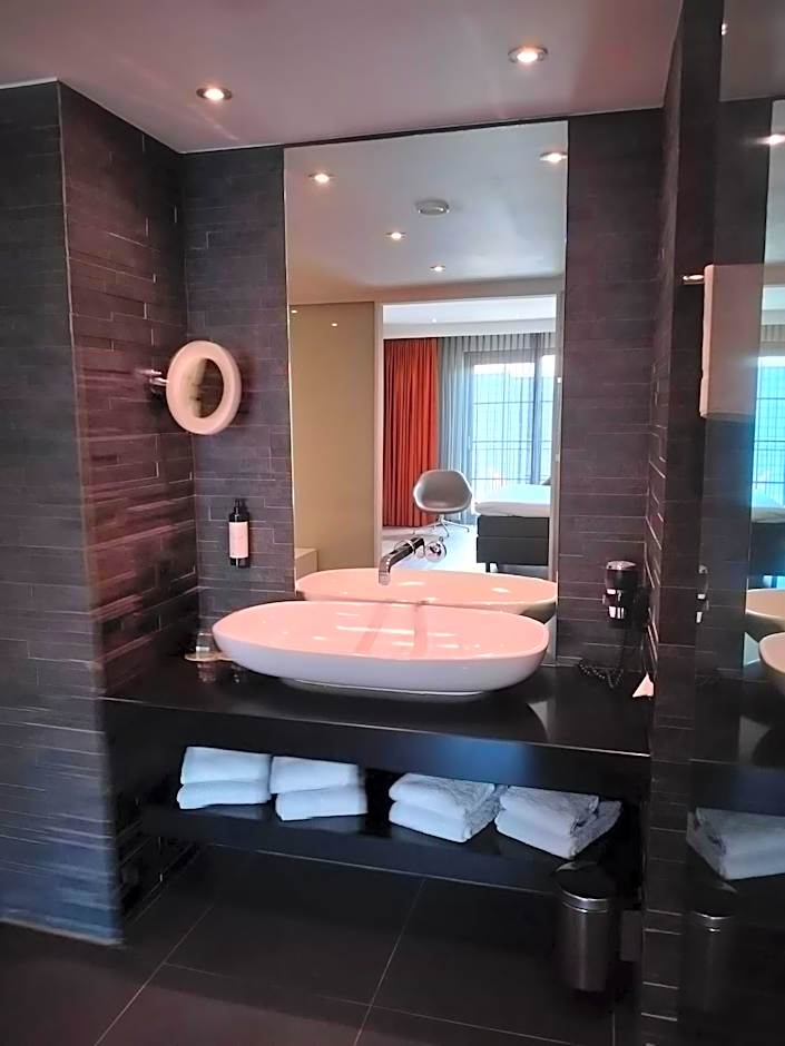 Photo 1 of 7 of Business Suite