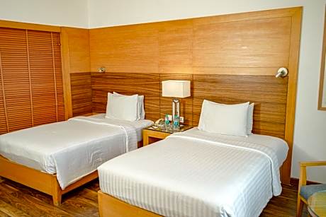 Premier Twin Room – 2 Pieces Pressing, 15% Discount on Food and Beverages, Early Check-In, Wi-Fi