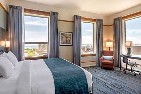 Superior King Room with Partial View - Non-Smoking