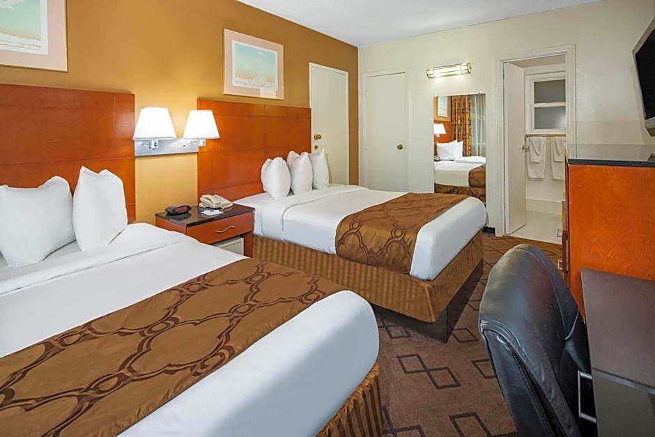 Travelodge by Wyndham Burbank-Glendale