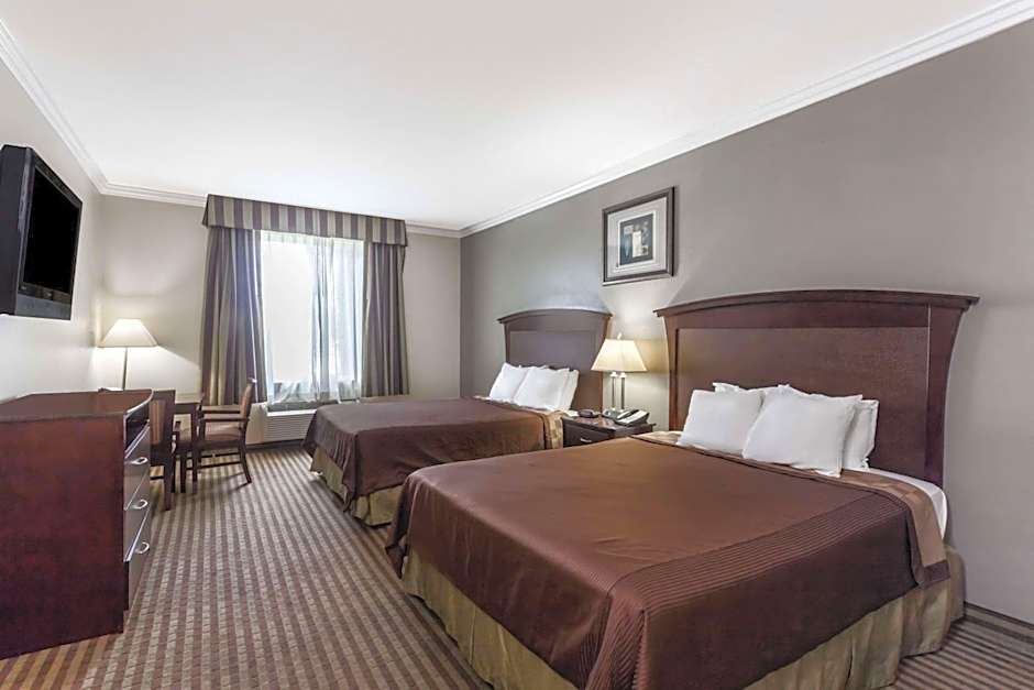 Harbor Inn & Suites