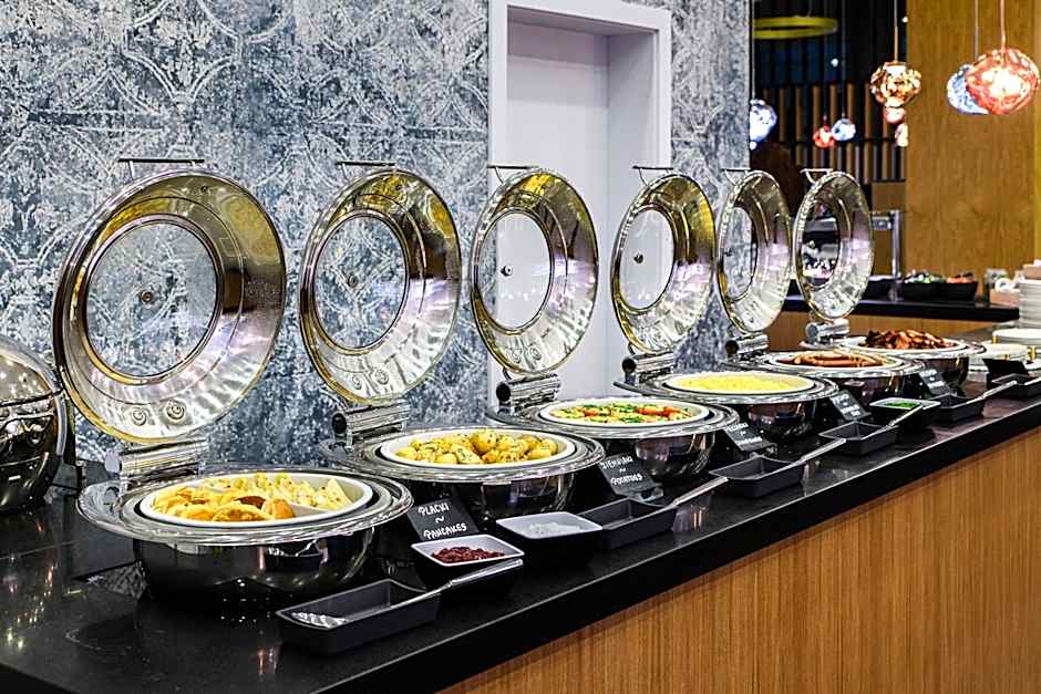 Courtyard by Marriott Warsaw Airport