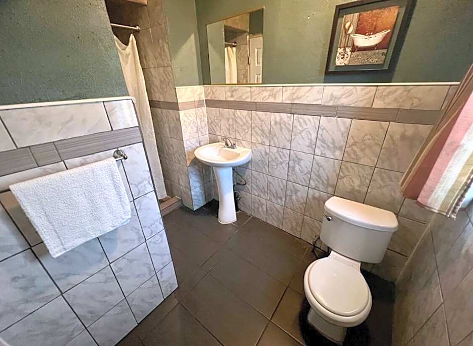 Super Inn – Pomona, CA