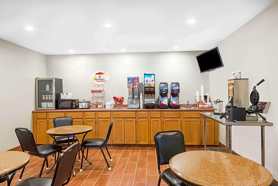 Super 8 by Wyndham Winfield/Quail Ridge Area