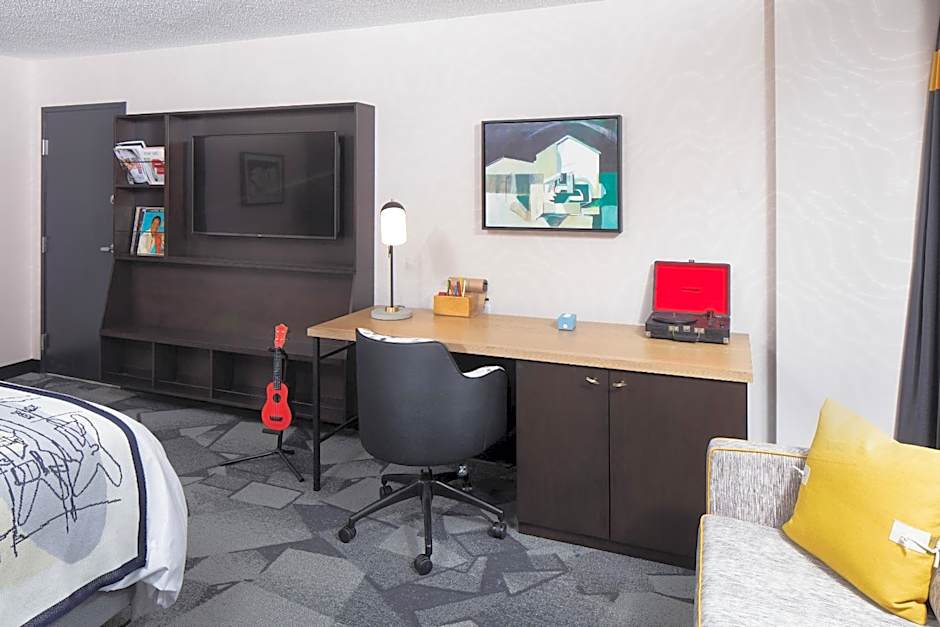 Saint Kate - The Arts Hotel