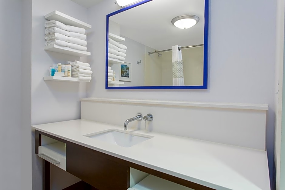 Hampton Inn & Suites Albany-Airport