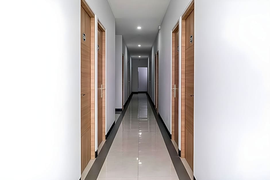 RedDoorz near Puri Indah Lippo Mall 2