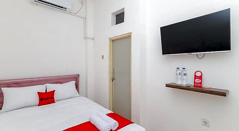 RedDoorz near Pasar Lama Serang