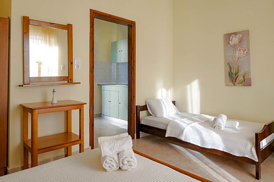 GEORGE AND MARIOS STUDIOS Inn