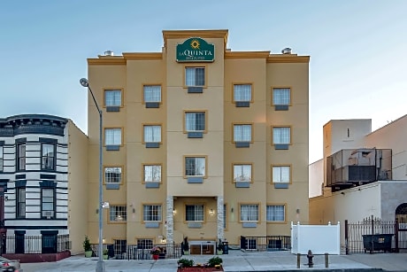 La Quinta Inn & Suites by Wyndham Brooklyn East