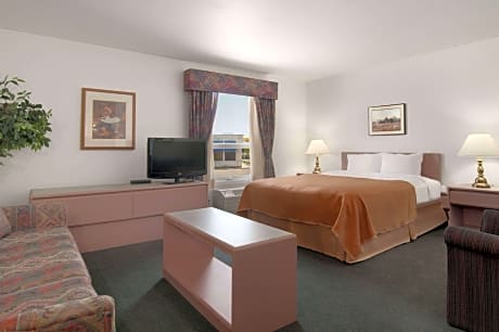 1 Queen Bed Suite Non-Smoking