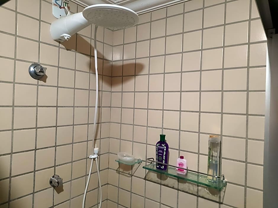 Apartamento BEIRA MAR VISTA TOTAL - SENSAÇÃO DE CASA TÉRREA A BEIRA MAR - COZINHA EQUIPADA -AIR FRYER -ÁREA DE CHURRASCO PRIVATIVA- TVS SMART- DISNEY PLUS E OUTROS-PRAIA IDEAL PARA CRIANÇAS-PET FRIENDLY-KIT PRAIA 4 PESSOAS