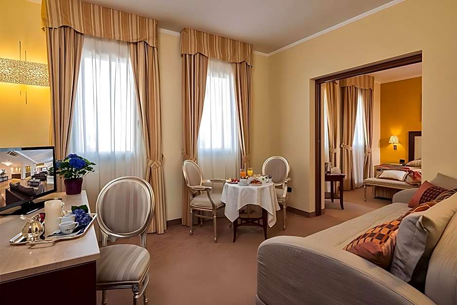 Hotel For You
