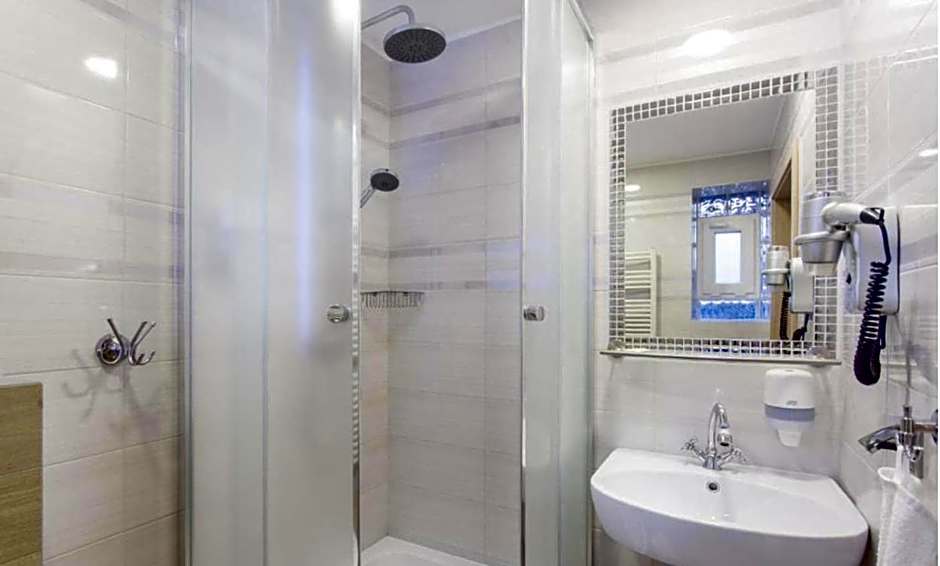 Villa Anna - Noclegi Rooms - FREE parking, taras, 1500m do Starówki