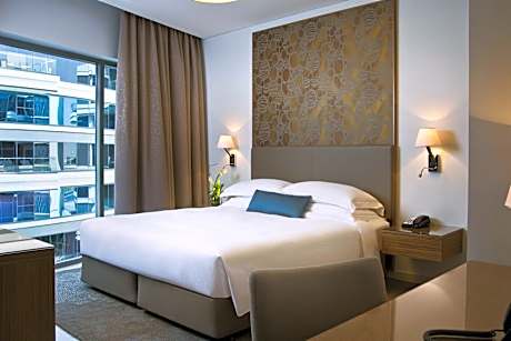 Pool View Studio with Balcony