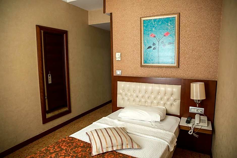 Yuksel Hotel