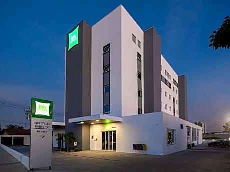 IBIS STYLES BARRETOS