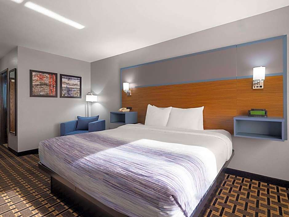 AmericInn by Wyndham Woodstock IL