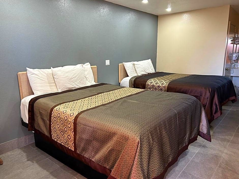 California Inn Hotel and Suites Adelanto US 395